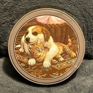 😉Bundle Days😉 Vintage 1980s Decorative Animal Lover Tin A Cuddling Kitten Puppy